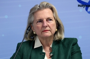 وزيرة الخارجية النمساوية السابقة تدعو زيلينسكي لتعديل الدستور الأوكراني