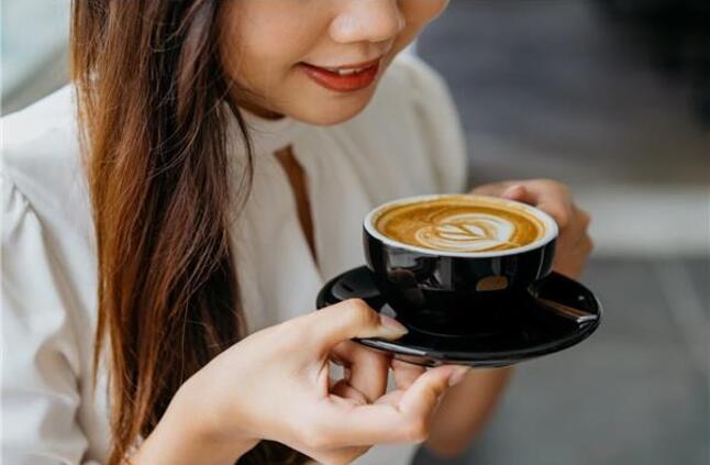 تحمي الكبد.. فوائد غير متوقعة لشرب القهوة 