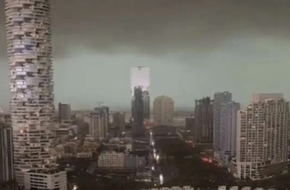 لحظة وصول العاصفة إلى دبي.. لون السماء يتغير (فيديو)