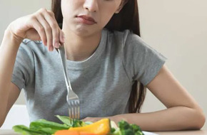اضطرابات الأكل عند المراهقين.. 4 أسباب والعلاج يبدأ من الوالدين