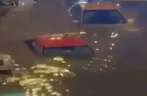 تغيير مسار الطائرات وبرق ورعد.. فيديوهات توثق حجم الأمطار الغزيرة في الإمارات