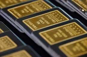 الذهب يستقر وسط المخاطر الجيوسياسية وارتفاع الدولار وعوائد السندات