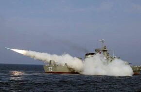 قائد البحرية الإيرانية: نرافق السفن التجارية الإيرانية من خليج عدن إلى قناة السويس