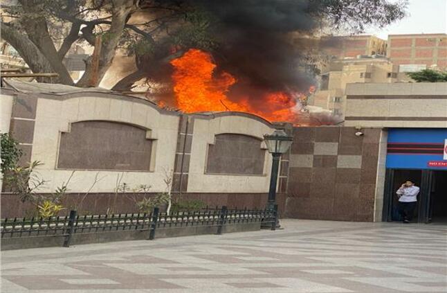 نشوب حريق في 3 محال بجوار مترو حلوان