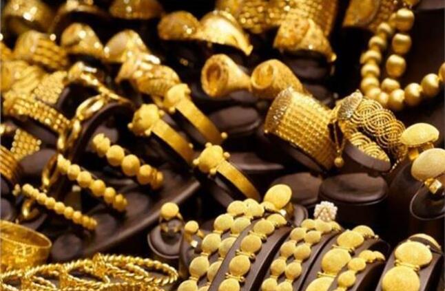 أسعار الذهب في مستهل تعاملات الجمعة 19 أبريل