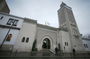 فرنسا ترحل إماما جزائريا بحجة "التحريض على كراهية اليهود"