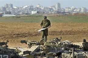 جيش الاحتلال يقصف منصة إطلاق صواريخ شمالي غزة