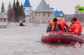 بالفيديو.. فيضانات تغمر كنيسة الروح القدس في كورغان الروسية