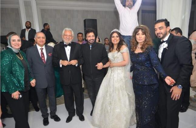 المطربة حنان تحتفل بزفاف ابنتها أميرة.. وحسام حسني يحيي الحفل
