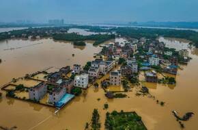 الصين تصدر أعلى مستوى إنذار بعد أمطار وفيضانات