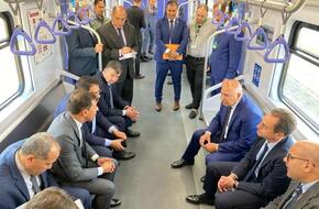 وزير النقل والسفير الفرنسي يستقلان  القطار الكهربائي الخفيف LRT والخط الثالث للمترو | الأخبار | الصباح العربي