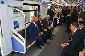  وزير النقل وسفير فرنسا يستقلان القطار الكهربائى الخفيف والخط الثالث للمترو 
