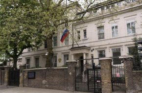 السفارة الروسية لدى لندن: المساعدات العسكرية البريطانية الجديدة لأوكرانيا سيبتلعها ثقب أسود