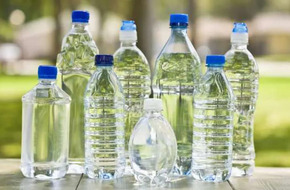 كم مرة يمكن إعادة استخدام زجاجة المياه البلاستيكية؟.. تساعد على نمو البكتيريا