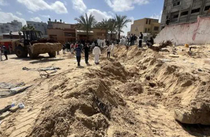 7 مشاهد مرعبة بالمقابر الجماعية في قطاع غزة.. جثث مقيدة وأعضاء مبتورة