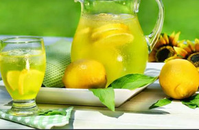 طريقة عمل عصير الليمون بالنعناع والقرفة.. مشروب لعلاج الأمراض