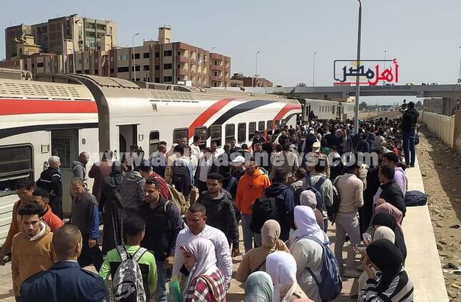 إصابة ربة منزل سقطت بين الرصيف والقطار بسوهاج | أهل مصر
