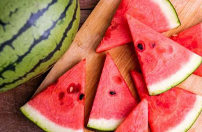 ماذا يحدث عند الإفراط في تناول البطيخ؟.. مخاطر صحية جسمية لهذه الفئات