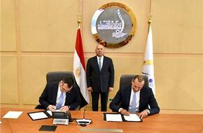 توقيع عقد تنفيذ أعمال البنية الفوقية لمشروع «تحيا مصر 1» بميناء دمياط