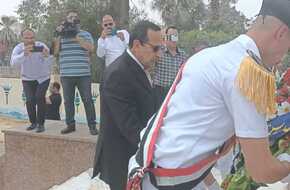 وضع إكليل الزهور على النصب التذكاري للجندي المجهول بالعريش | المصري اليوم