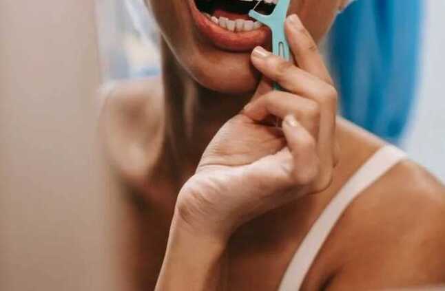تقرير يحذر: مواد كيميائية «خطيرة وغير قانونية» في أدوات تبييض الأسنان وجل الأظافر | المصري اليوم