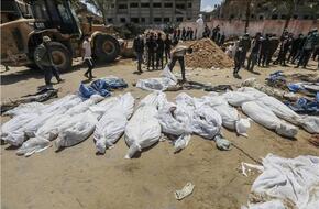 الدفاع المدني في غزة يعلن العثور على 392 جثة في ثلاث مقابر جماعية 