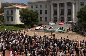 طلاب 33 جامعة أمريكية يتظاهرون للمطالبة بوقف العدوان على غزة