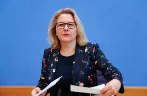وزيرة التنمية الألمانية تدعو لإعادة إعمار أوكرانيا بمبادرة دولية للعمال المهرة