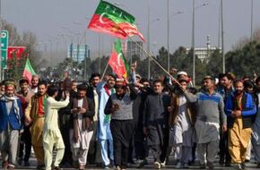 حزب حركة الإنصاف الباكستانية ينظم احتجاجات بزعم تزوير الانتخابات