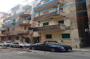 تحطم سيارتين انهارت عليهما شرفة عقار في الإسكندرية | صور