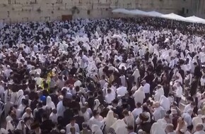 مشاهد مستفزة من اقتحام مئات المستوطنين اليهود للمسجد الأقصى