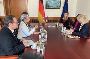 وزيرة البيئة تعقد لقاءا ثنائيا مع وزيرة الدولة الألمانية للمناخ
