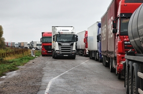 مئات الشاحنات تتكدس على الحدود الروسية الليتوانية