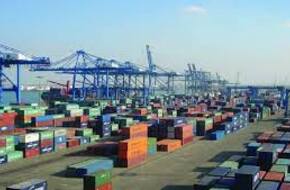 تداول بضائع وحاويات 4185 شاحنة في ميناء دمياط
