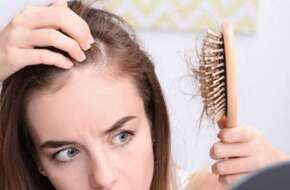 احذر 3 أخطاء تعرض شعرك للتساقط عند غسله.. تجنبها فورًا