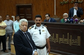 براءة مرتضى منصور من تهمة سب وقذف عمرو أديب