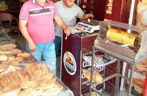 محافظ أسوان يوجه بتطبيق الاشتراطات الجديدة بتحديد أوزان وأسعار رغيف الخبز السياحي | المصري اليوم