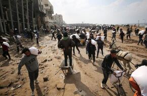بي بي سي: بريطانيا قد تنشر قوات بغزة للمساهمة في إيصال المساعدات