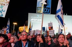 مئات الإسرائيليين يتظاهرون للمطالبة بالإفراج عن الأسرى بغزة
