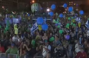 مظاهرات في تل أبيب للمطالبة بإبرام صفقة تبادل للمحتجزين - صوت الأمة