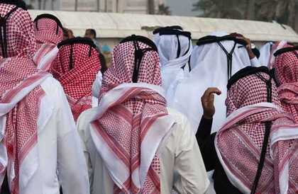 «الثوب والغترة أو الشماغ».. الزي الوطني إلزامي لموظفي الجهات الحكومية بالسعودية | المصري اليوم