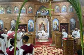 «أحد الزعف».. أقباط بورسعيد يؤدون القداس الإلهي وسط أجواء مبهجة بجميع الكنائس (صور) | المصري اليوم