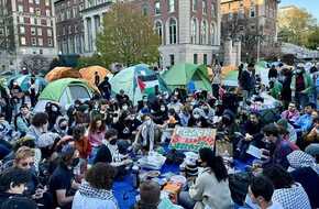 اعتقال مئات المتظاهرين المؤيدين للفلسطينيين في الجامعات الأمريكية (تقرير) | المصري اليوم