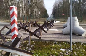 نائب وزير الدفاع البولندي سابقا يدعو إلى انشاء حقول ألغام على الحدود مع روسيا