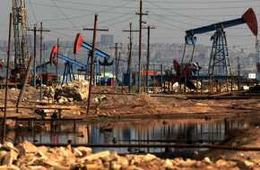 النفط يهبط 1% مع انحسار مخاوف اتساع نطاق الصراع بالشرق الأوسط