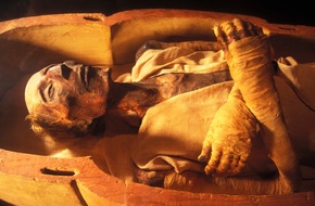 عالم آثار شهير يكشف ألاعيب إسرائيل لسرقة تاريخ الحضارة المصرية (فيديو)