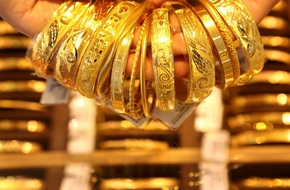 أسعار الذهب ستسجل مستويات تاريخية في 2024 وخبير روسي يكشف الأسباب