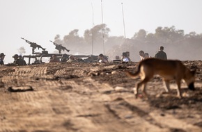 كلاب المستوطنين تهاجم جنودا إسرائيليين في الخليل