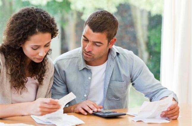 كيف تدبري أمورك المالية في منزلك بعد الزواج؟