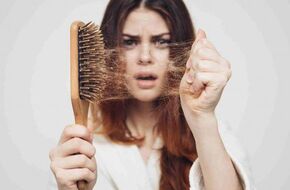 طريقتان لعلاج الشعر التالف من البروتين.. «مش هتتكلفي حاجة»